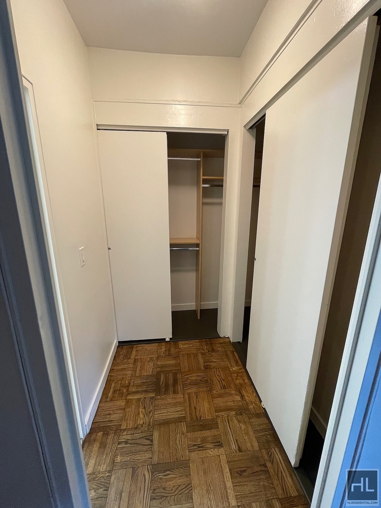 East 49 Street - Photo 6