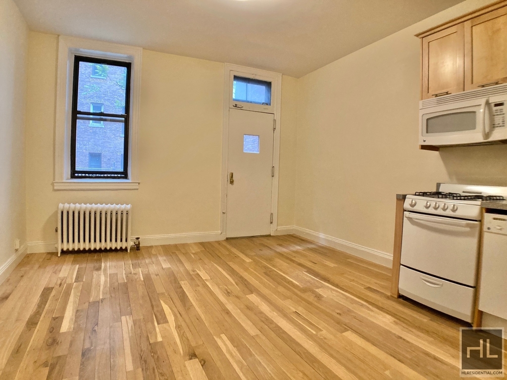East 89 Street - Photo 1