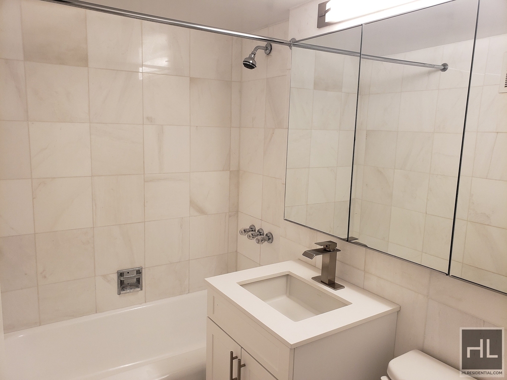 East 71st Street - Photo 5