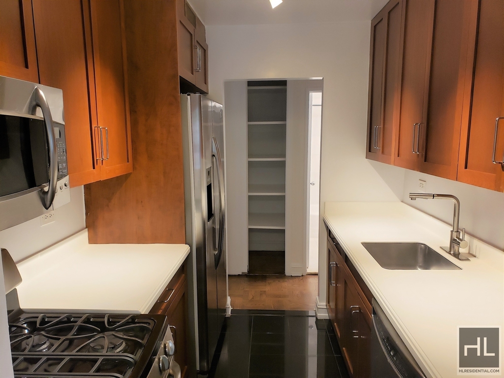 East 71st Street - Photo 4