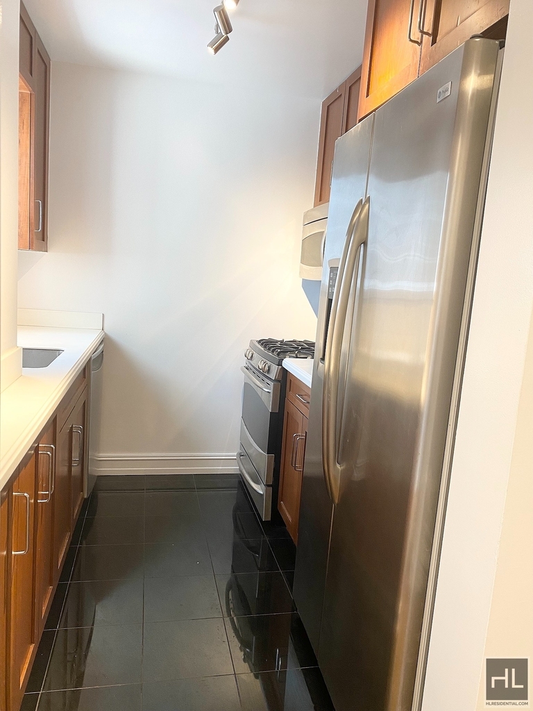 East 71st Street - Photo 4