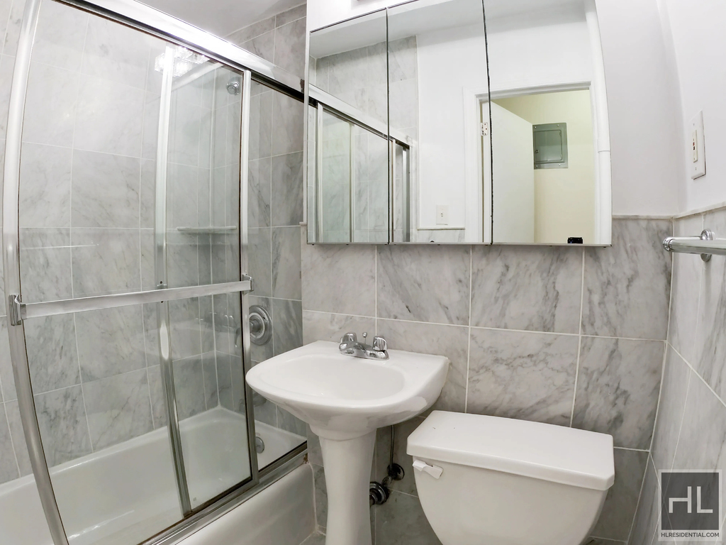 East 80 Street - Photo 4