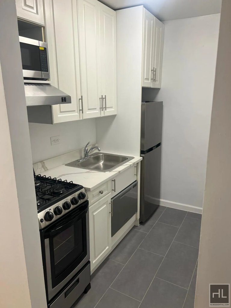 East 80 Street - Photo 3