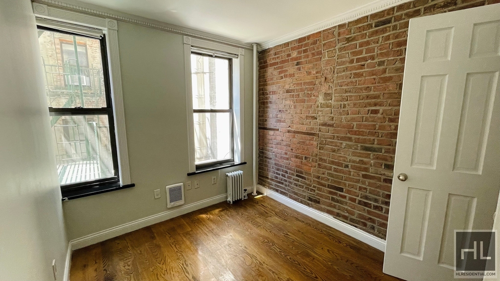 Mulberry Street - Photo 2