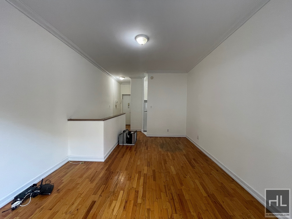 York Avenue - Photo 2