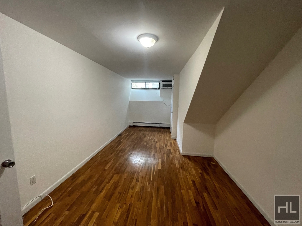 York Avenue - Photo 1