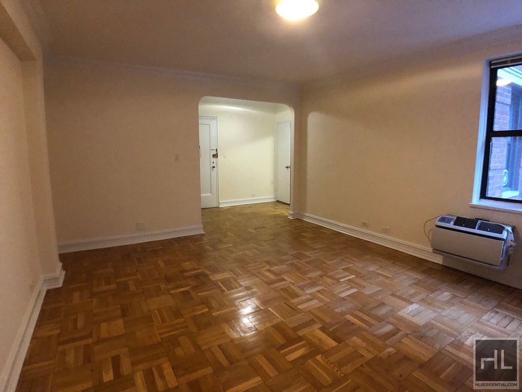 York Avenue - Photo 1