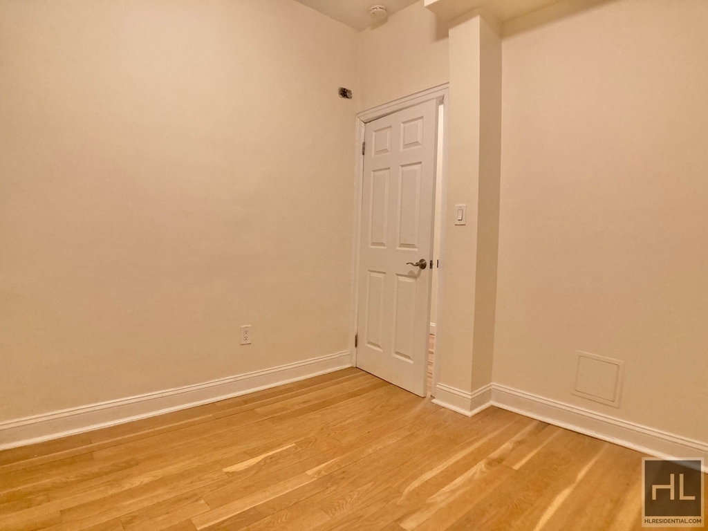 East 89 Street - Photo 1
