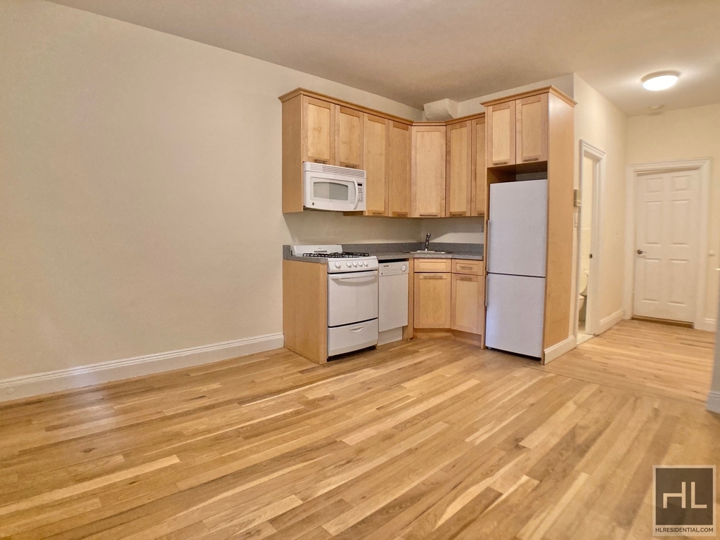 East 89 Street - Photo 2
