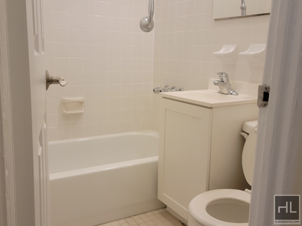 East 89 Street - Photo 3
