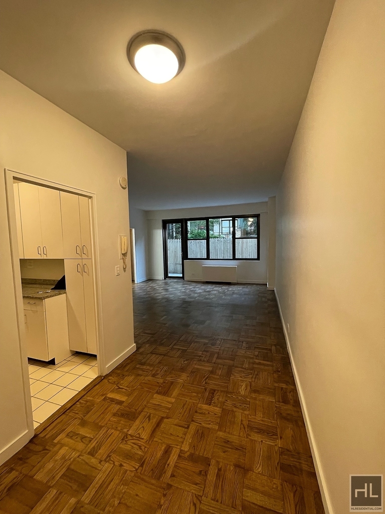 East 49 Street - Photo 0