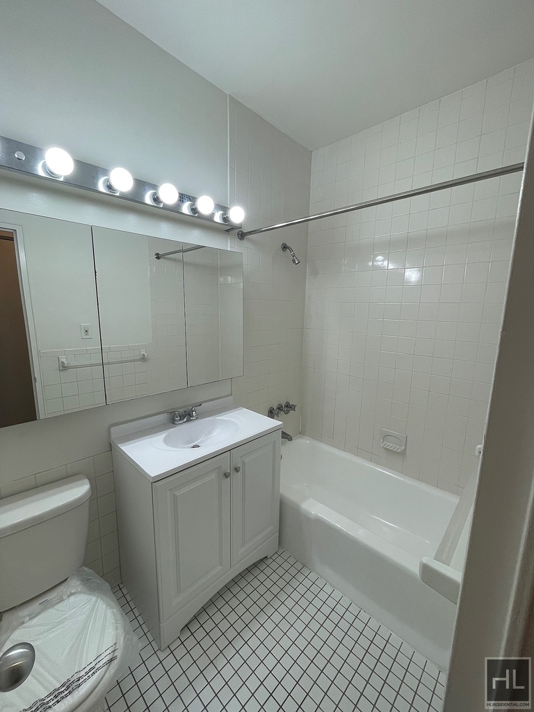 East 49 Street - Photo 3