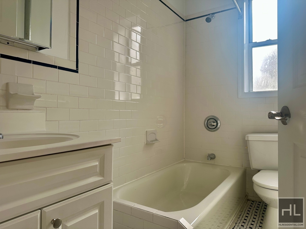 West 13 Street - Photo 3