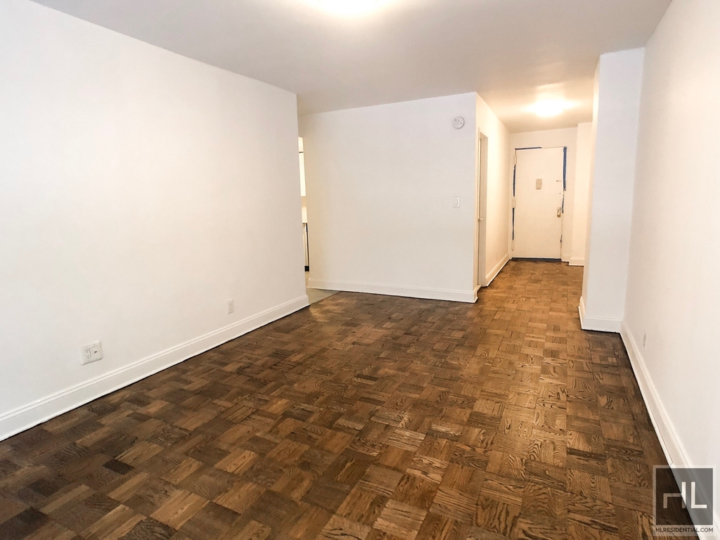 East 56 Street - Photo 2