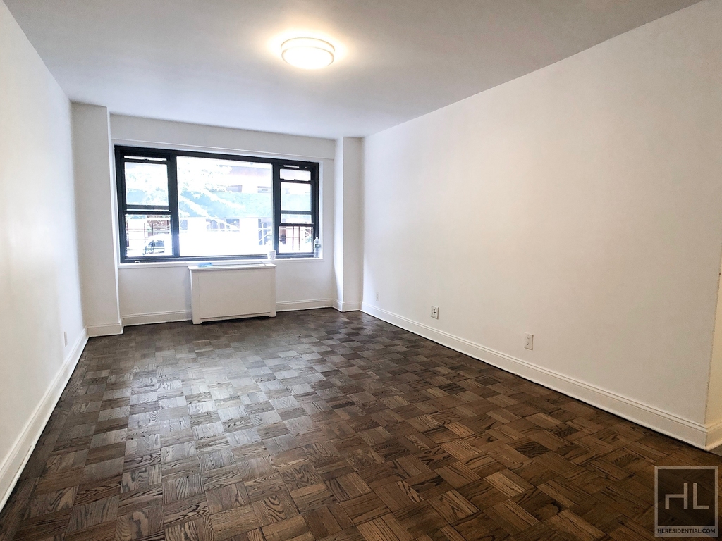 East 56 Street - Photo 4