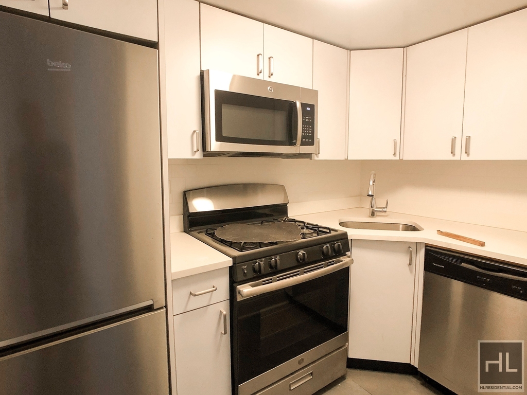 East 56 Street - Photo 1