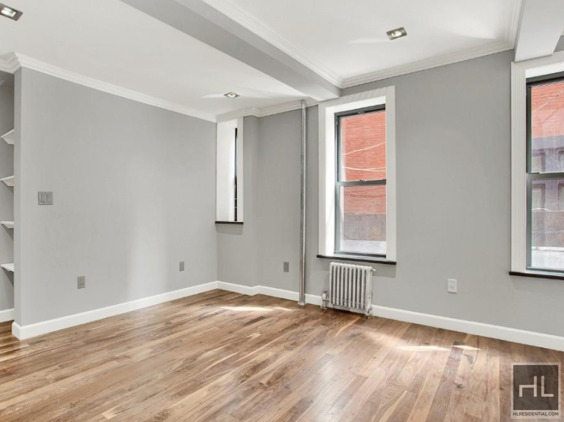 2 Avenue - Photo 2