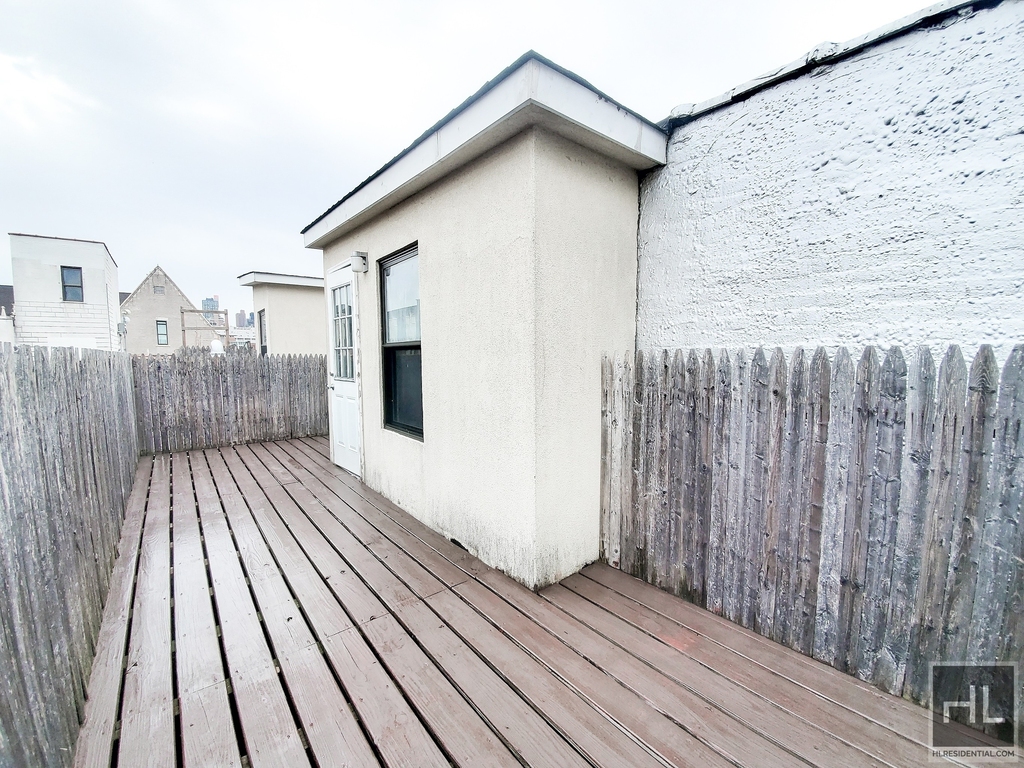 East 106 Street - Photo 2