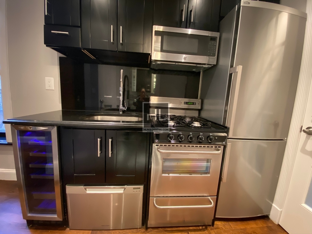 East 106 Street - Photo 3