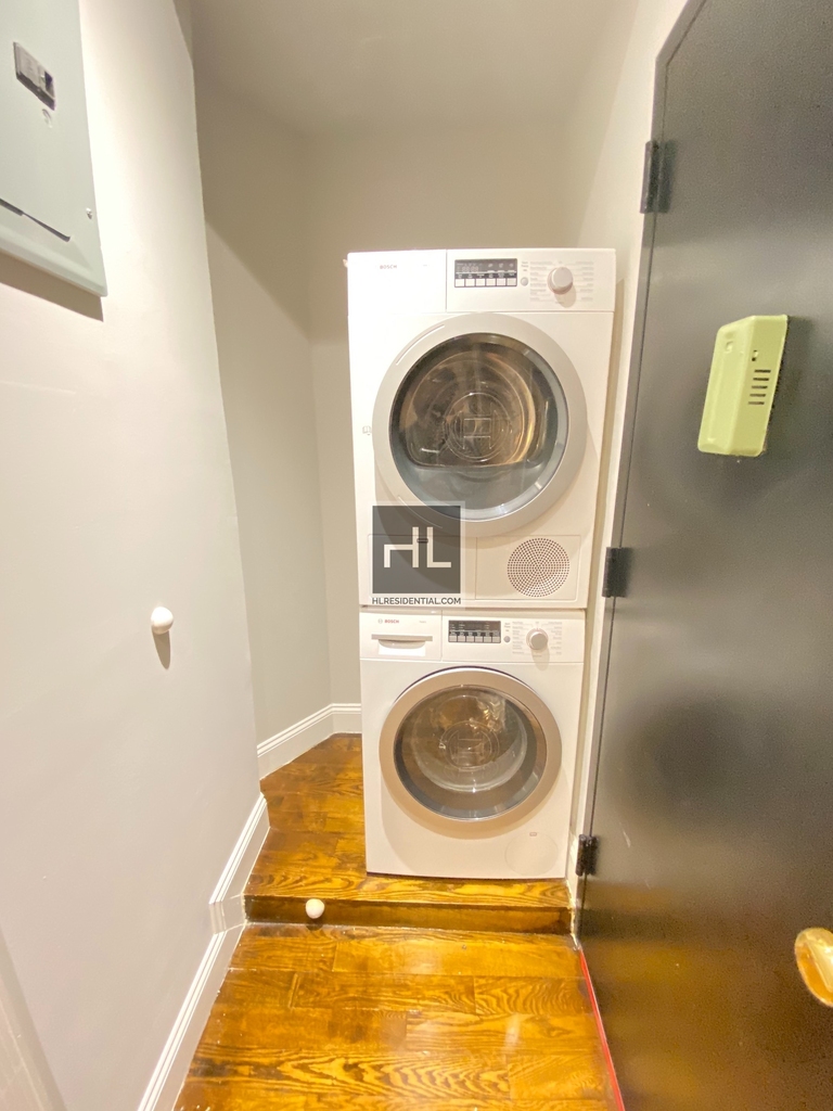 East 106 Street - Photo 5