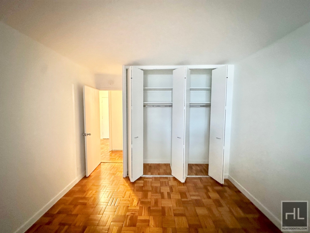 East 49 Street - Photo 0