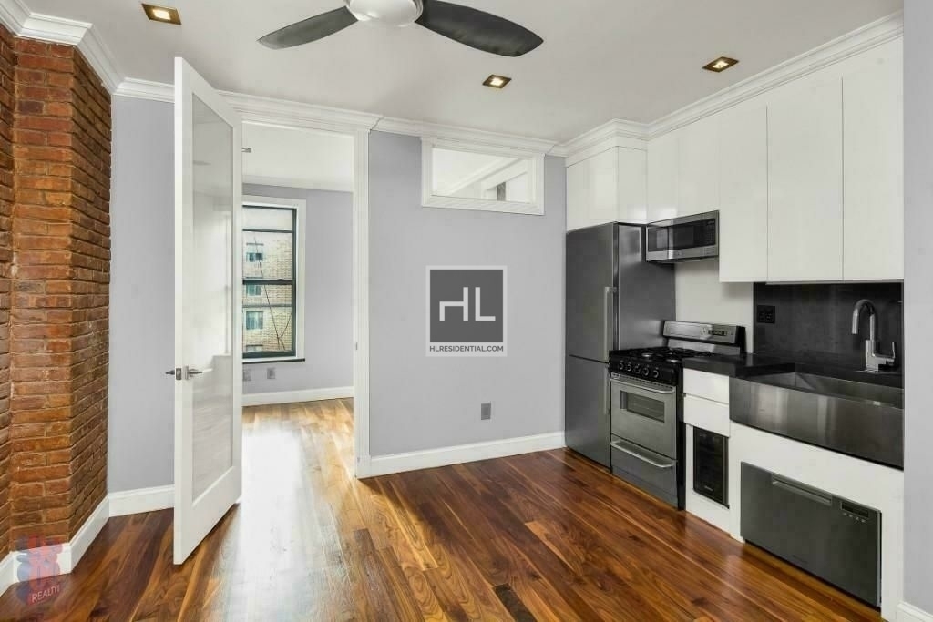East 116 Street - Photo 4