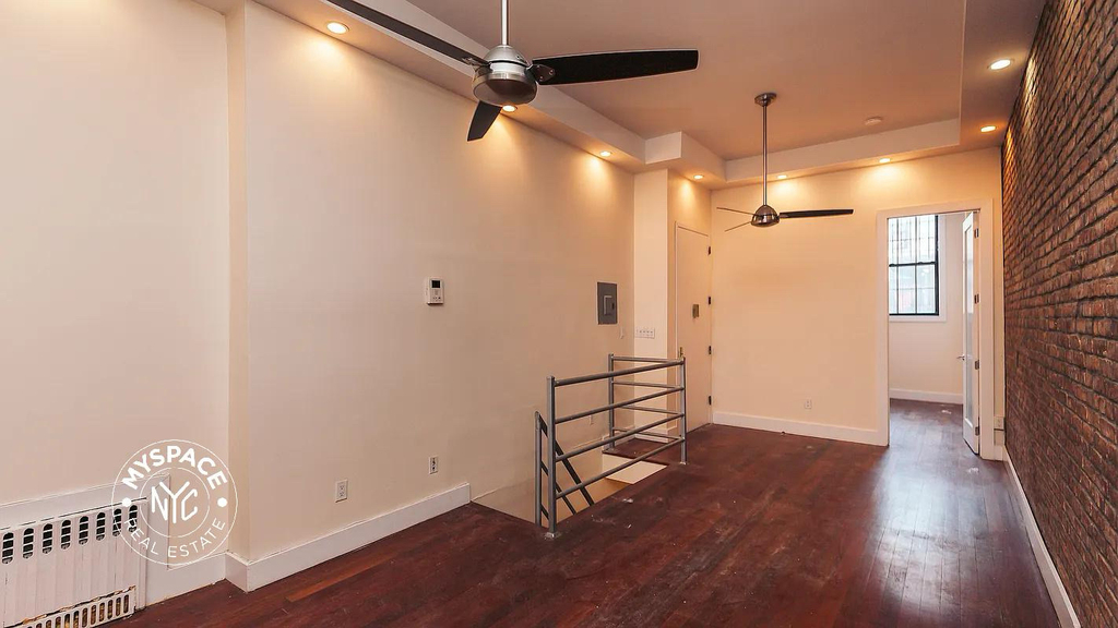 179 Knickerbocker Avenue - Photo 1