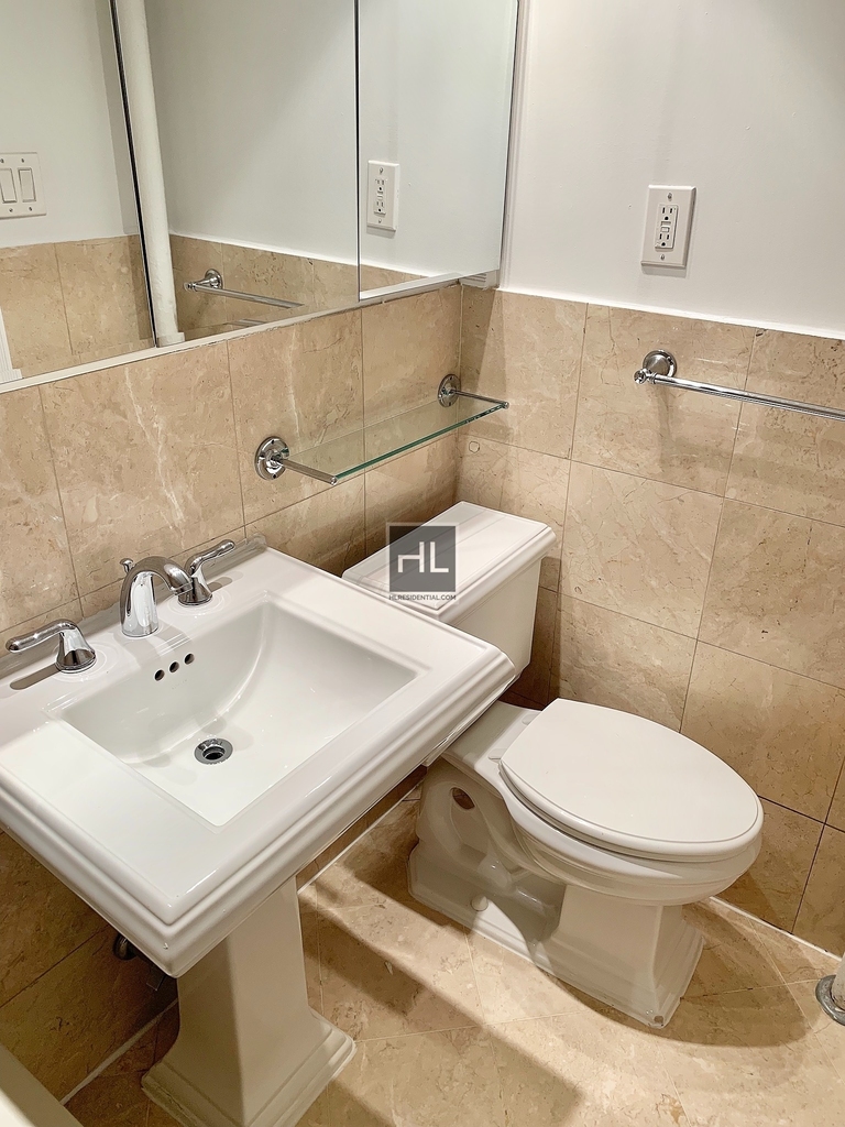 10 Avenue - Photo 3