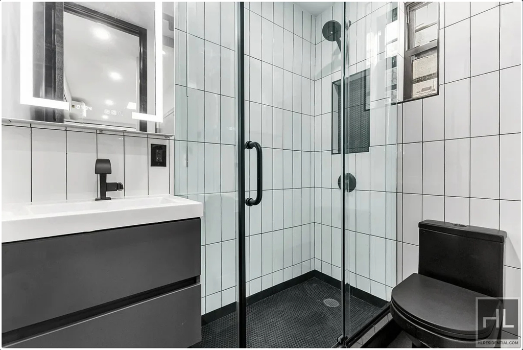 West 52 Street - Photo 3