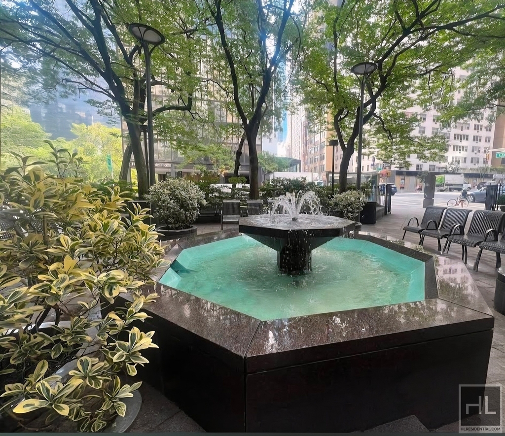 East 46 Street - Photo 1