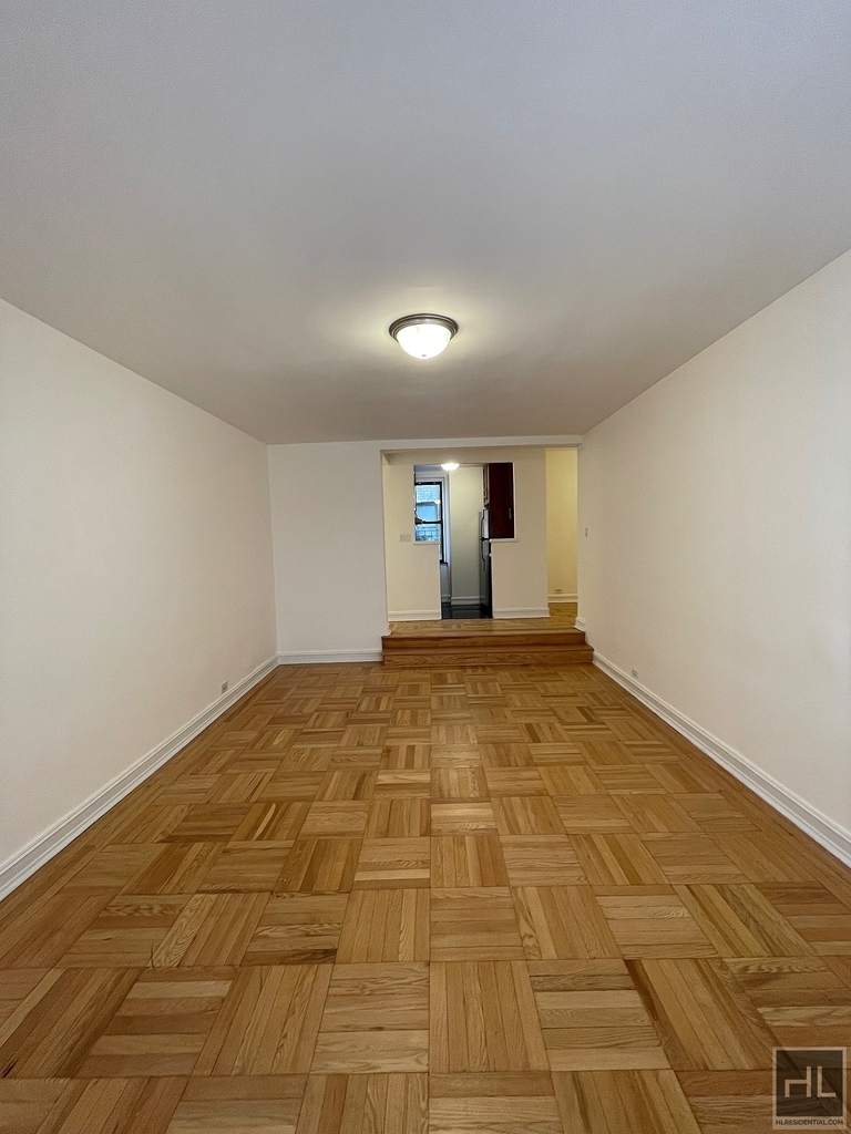 East 46 Street - Photo 3