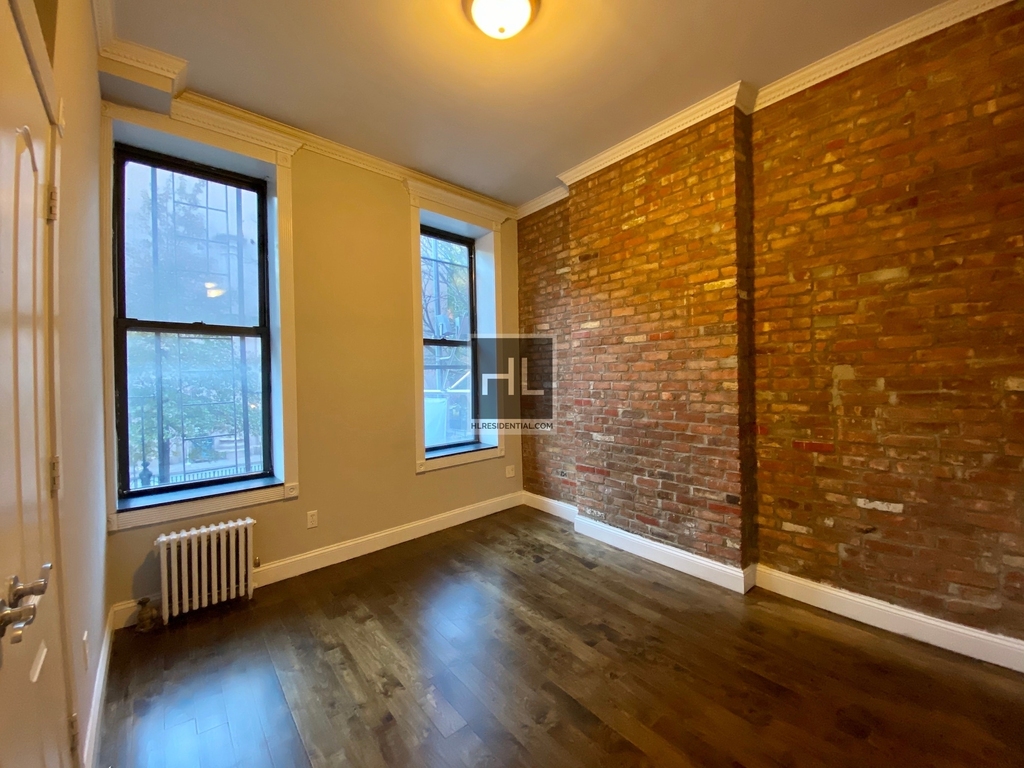 Mott Street - Photo 5