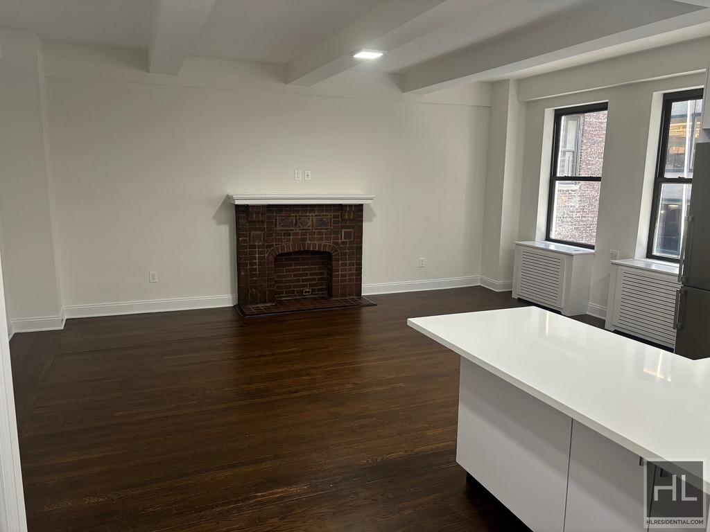 West 55 Street - Photo 0
