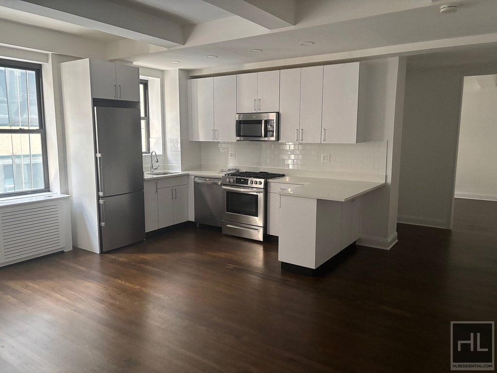 West 55 Street - Photo 2