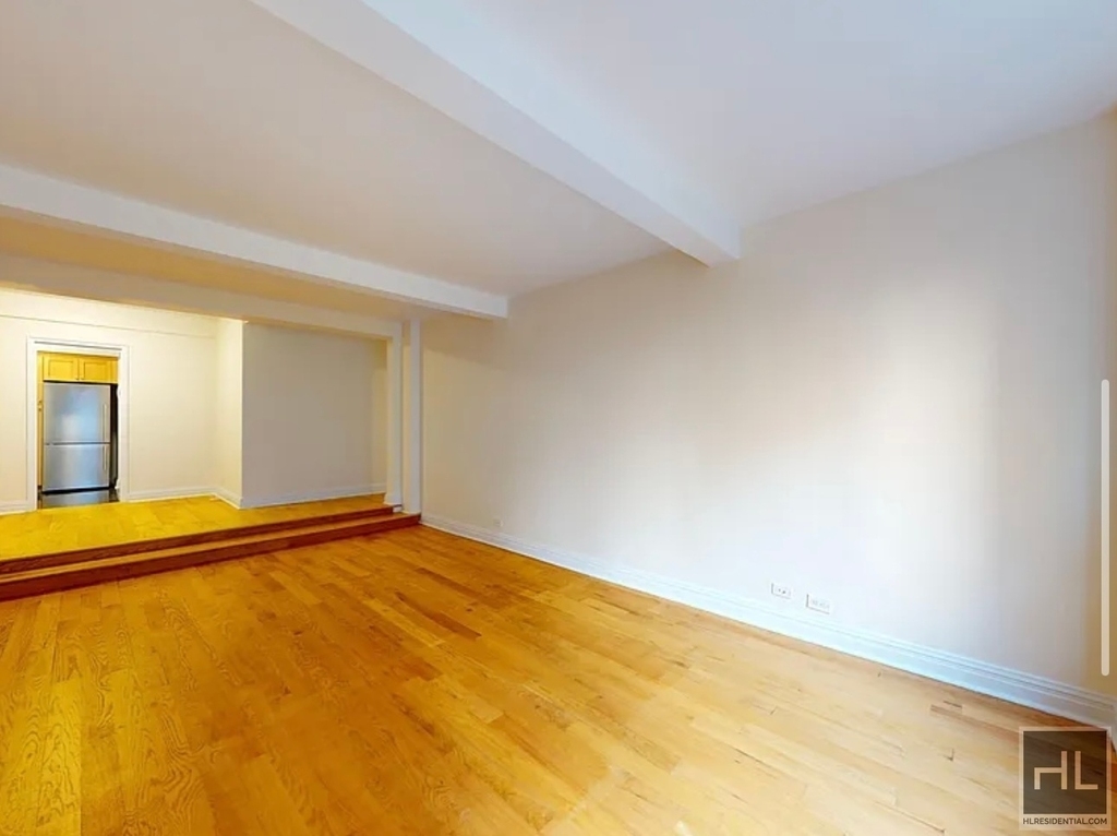 East 56 Street - Photo 2