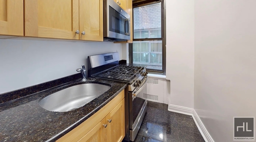 East 56 Street - Photo 6
