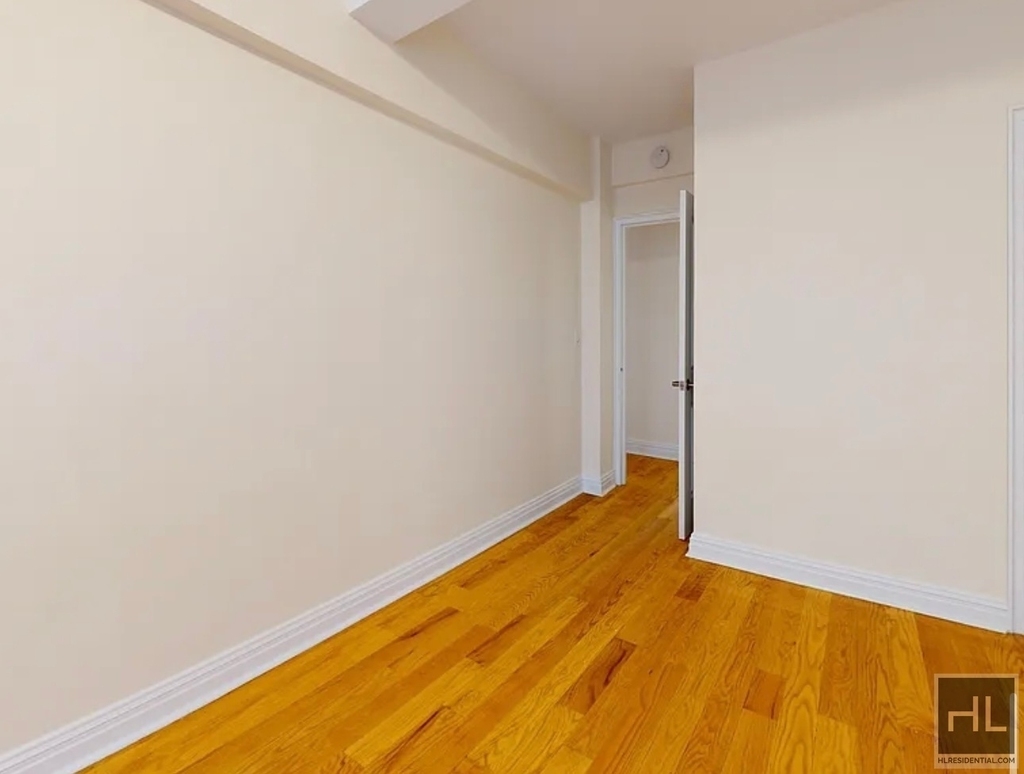 East 56 Street - Photo 0
