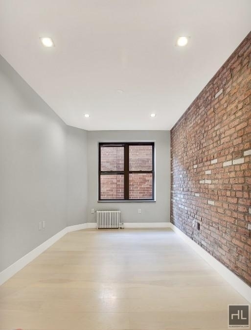 Stanton Street - Photo 2