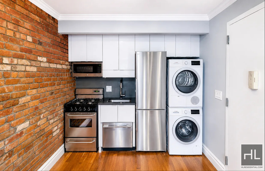 East 7 Street - Photo 1