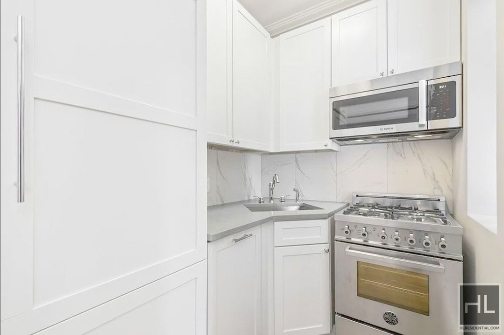 West 76 Street - Photo 1