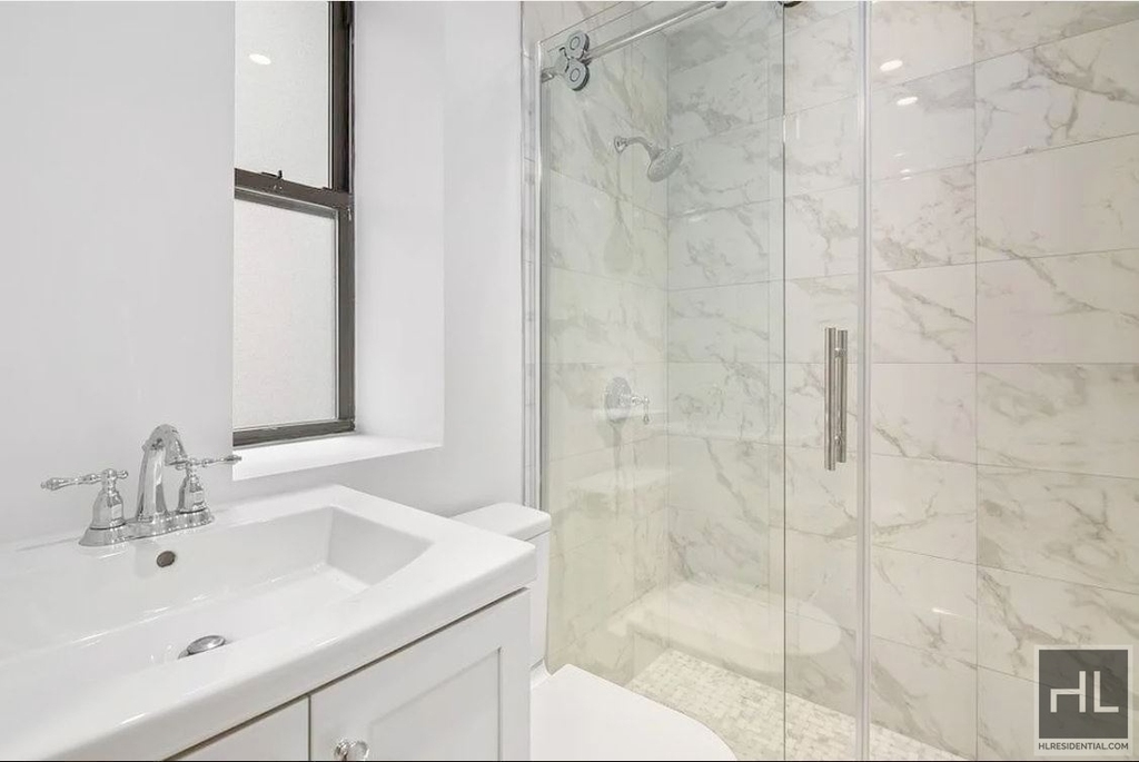 West 76 Street - Photo 3