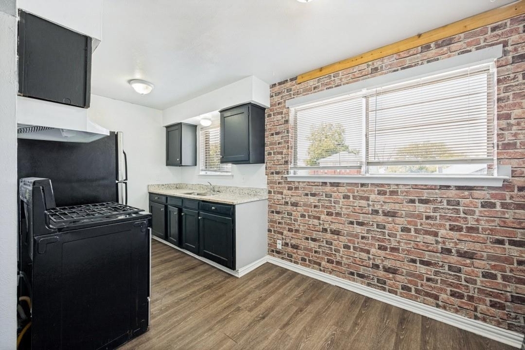 2701 Hemphill Street - Photo 1