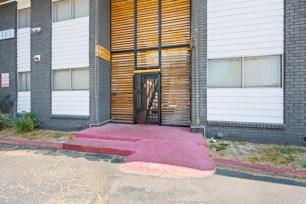2701 Hemphill Street - Photo 6