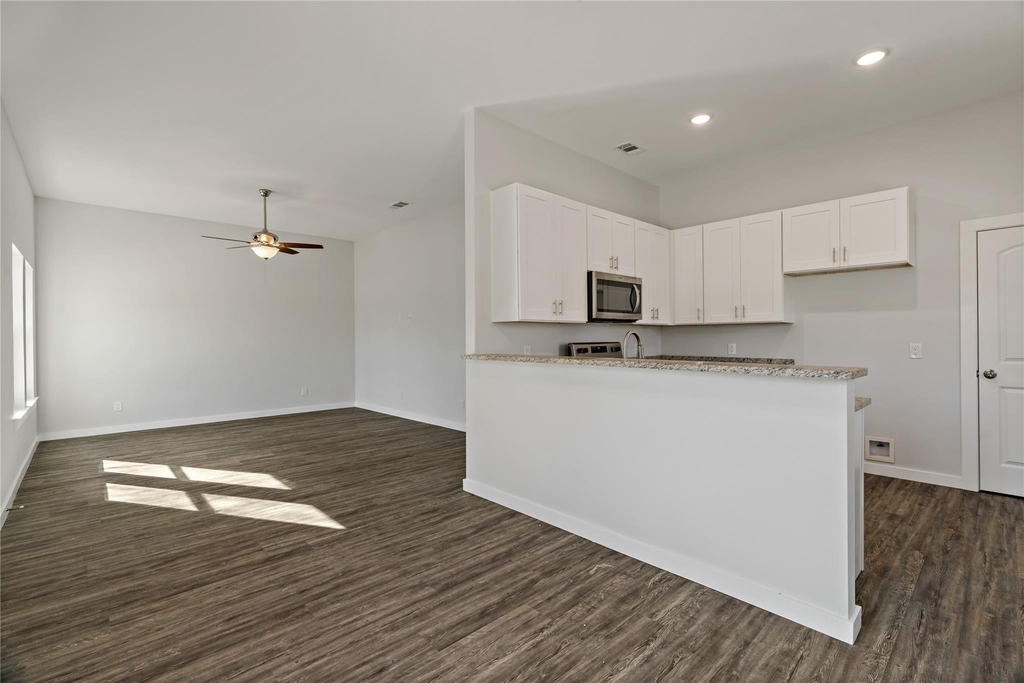 1420 Fitzhugh Ne - Photo 2