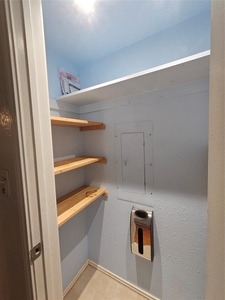 2066 Embassy Way - Photo 30