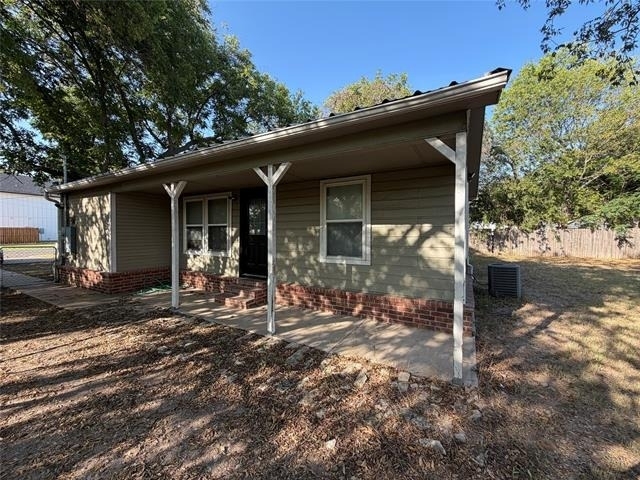 979 W Pecan Street - Photo 0