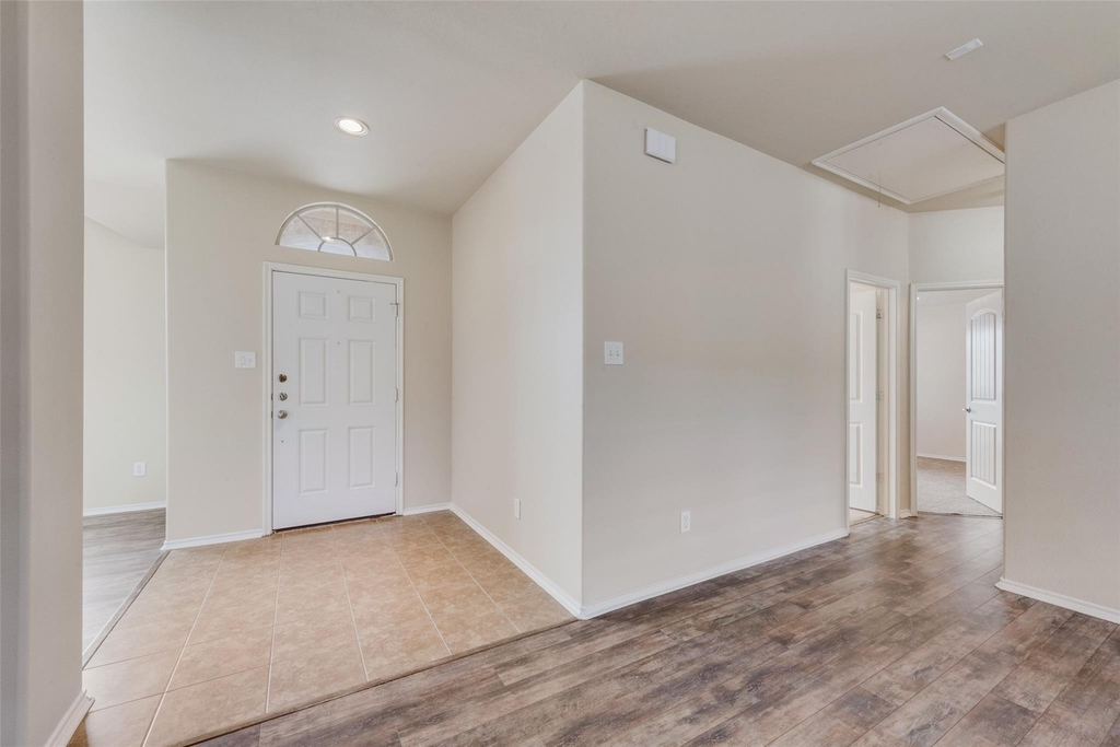 1077 Hampton Bay Drive - Photo 3