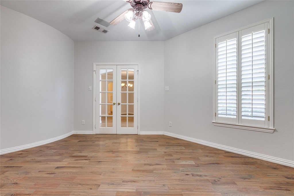 3401 Maddock Drive - Photo 2