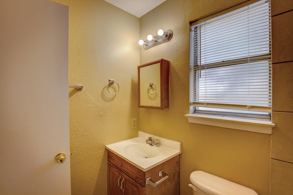 2700 S Adams Street - Photo 17