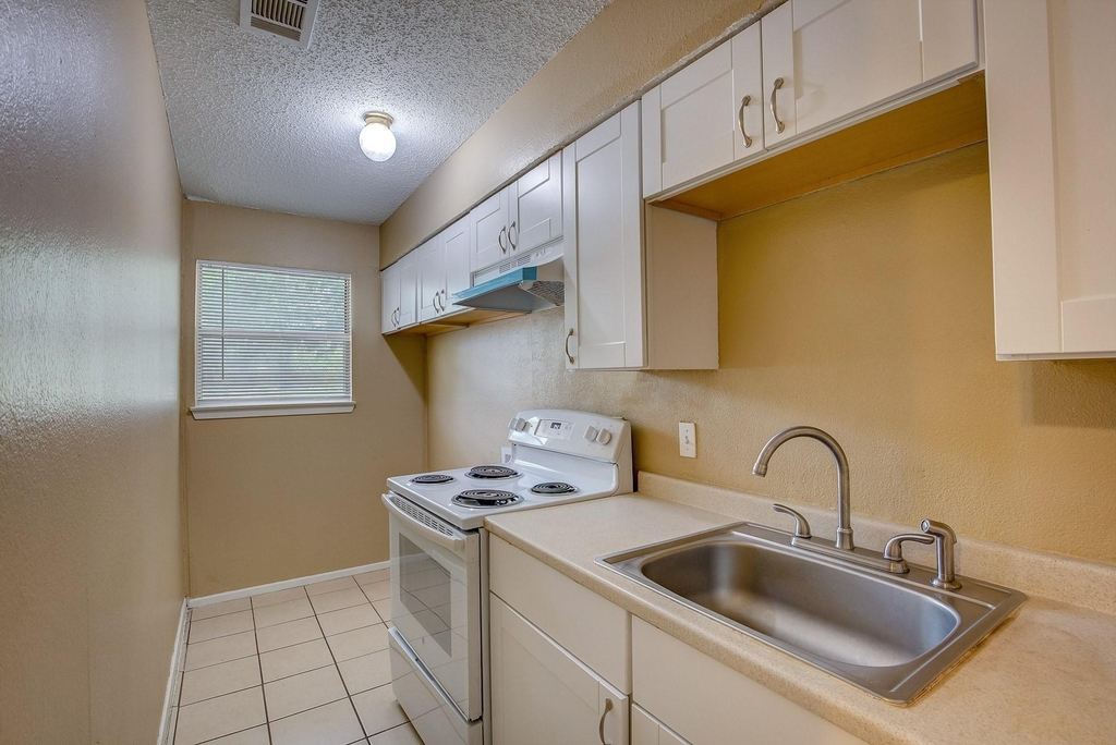 2700 S Adams Street - Photo 9